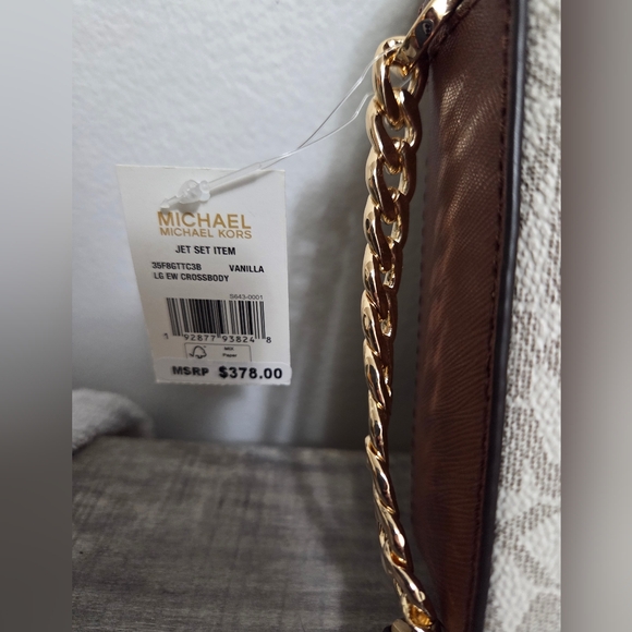 New Michael Kors Brown and Cream Crossbody Bag with Gold Chain - Picture 3 of 12